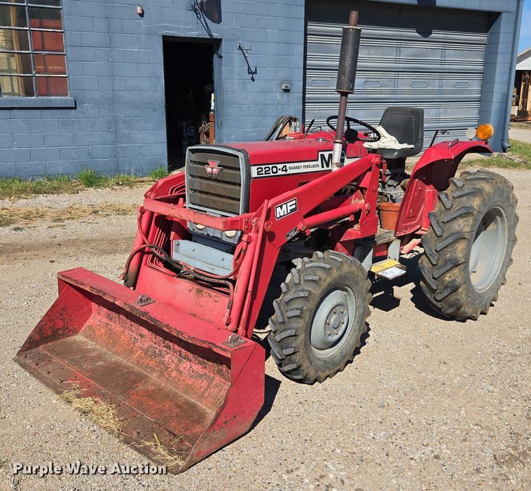 1979 Massey Ferguson  220-4 MFWD tractor - EE7765