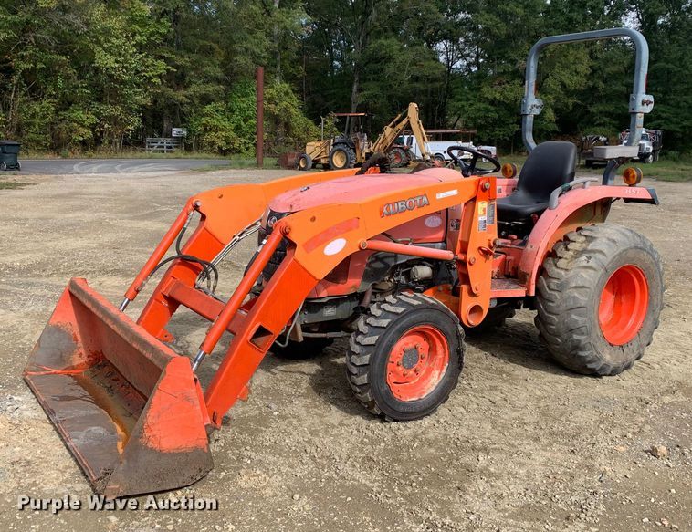 Kubota  L3200 MFWD tractor - JT9747