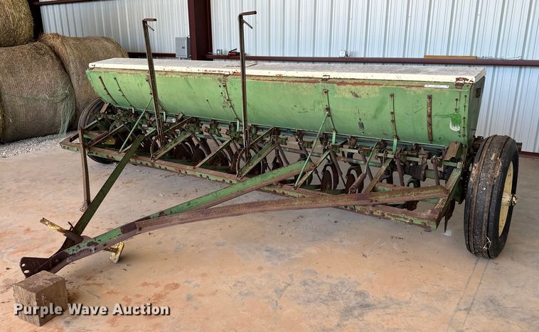 John Deere  E0DRB grain drill - NQ9747