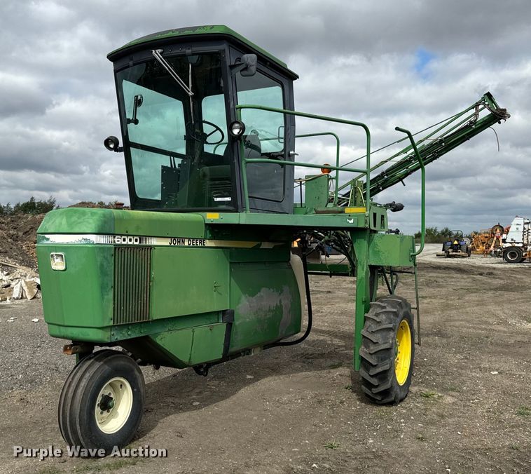 1990 John Deere  6000 sprayer - OG9687
