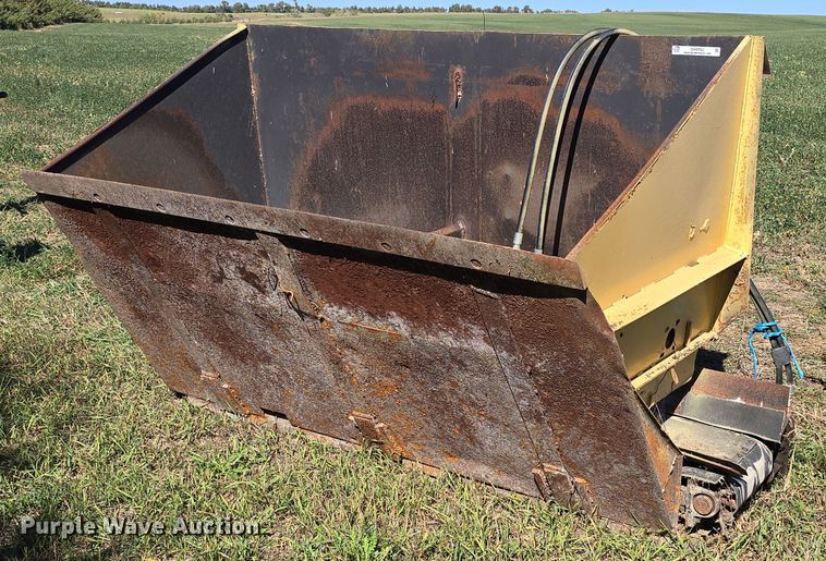 Rubber Round-Up 2125 conveyor bucket - OH9792