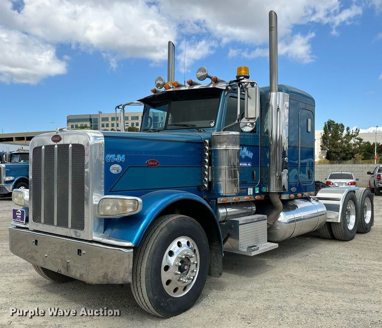 2008 Peterbilt 388 semi truck - DH8622