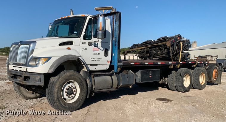 2006 International  7600 flatbed truck - DM1806