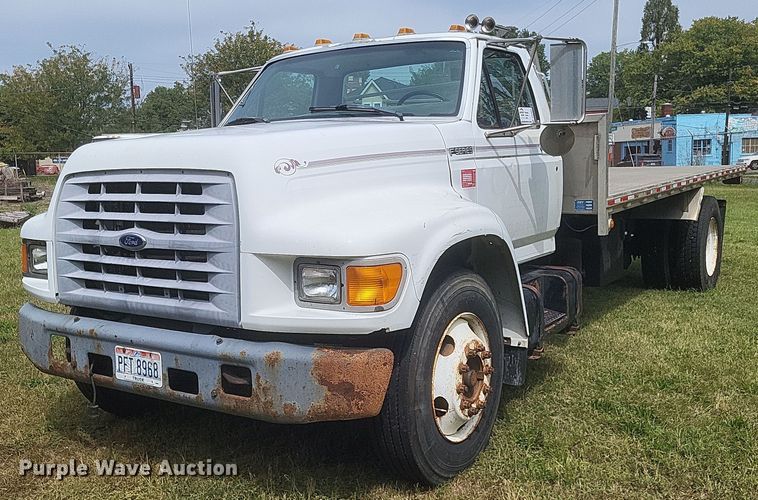 1999 Ford F800 flatbed truck - DQ3664