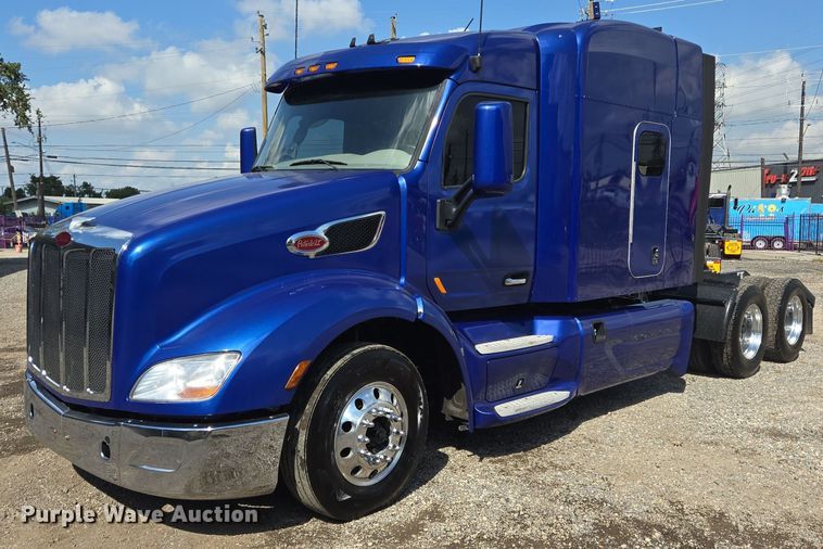 2021 Peterbilt 579 semi truck - DT5279