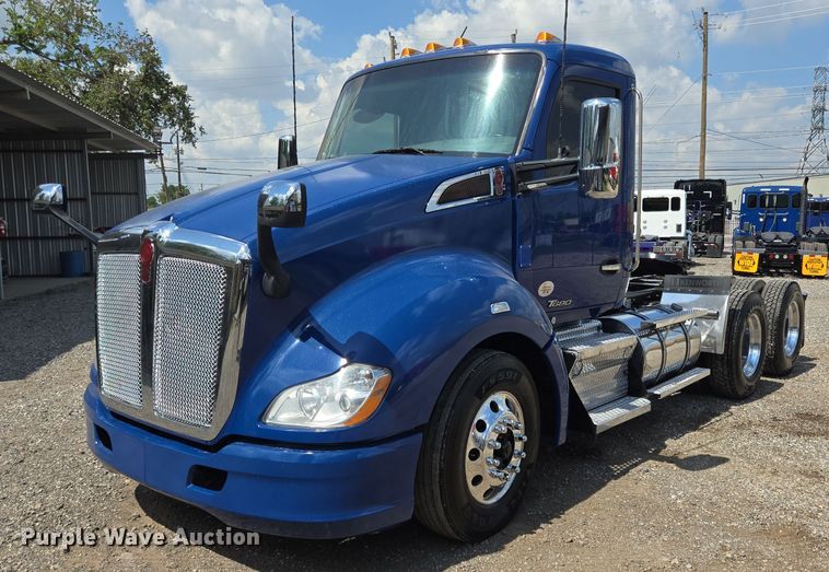 2019 Kenworth T680 semi truck - DT5282