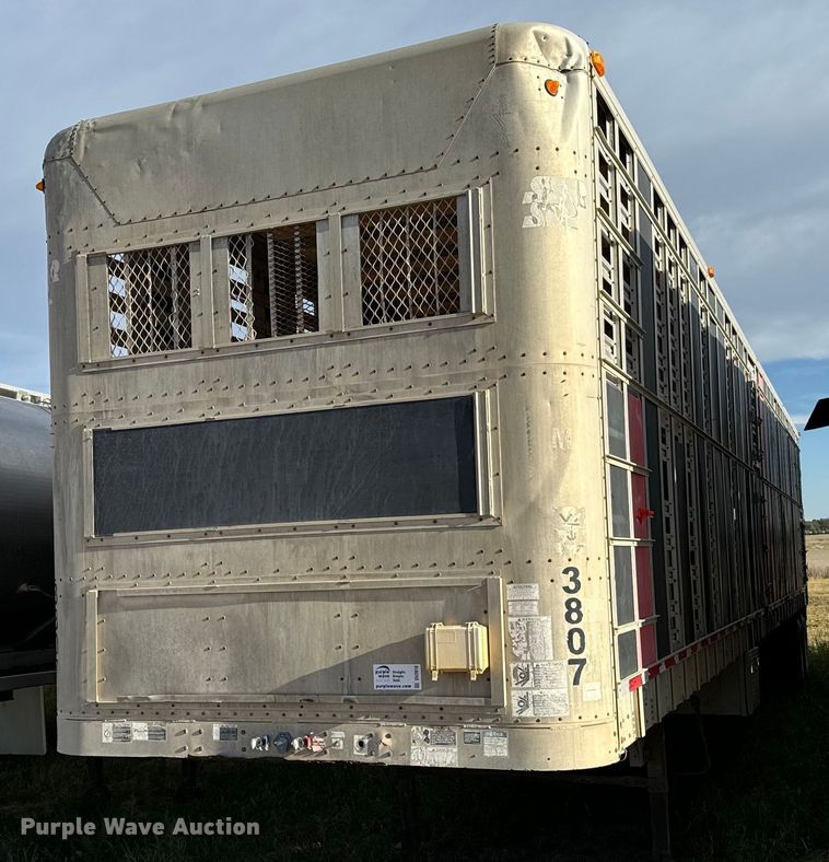 2000 Wilson livestock trailer - DV2818