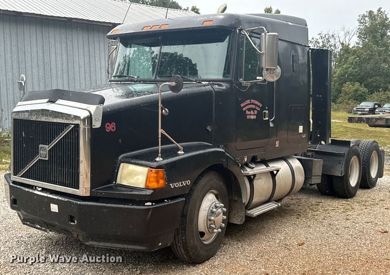 1996 Volvo WIA semi truck - DX1352