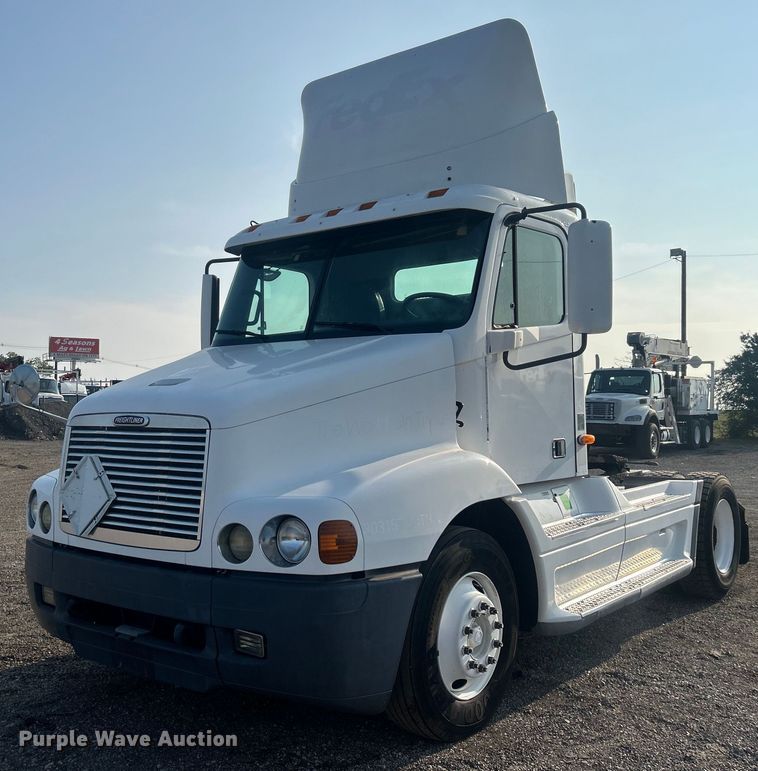 2002 Freightliner  Century Class semi truck - EG1045