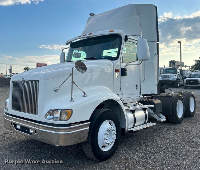 2006 International  9400i semi truck - EG1061