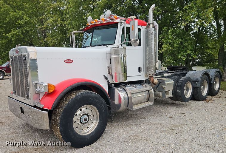 2007 Peterbilt  379 semi truck - EI8400