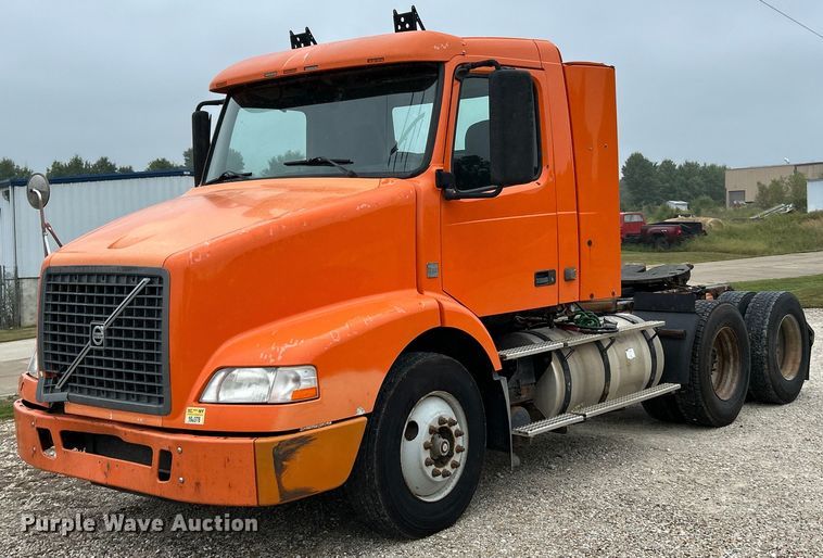 2008 Volvo VNM semi truck - EK3341