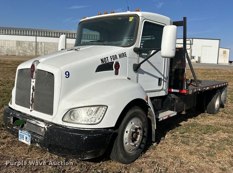 2009 Kenworth T370 flatbed truck - ER8025
