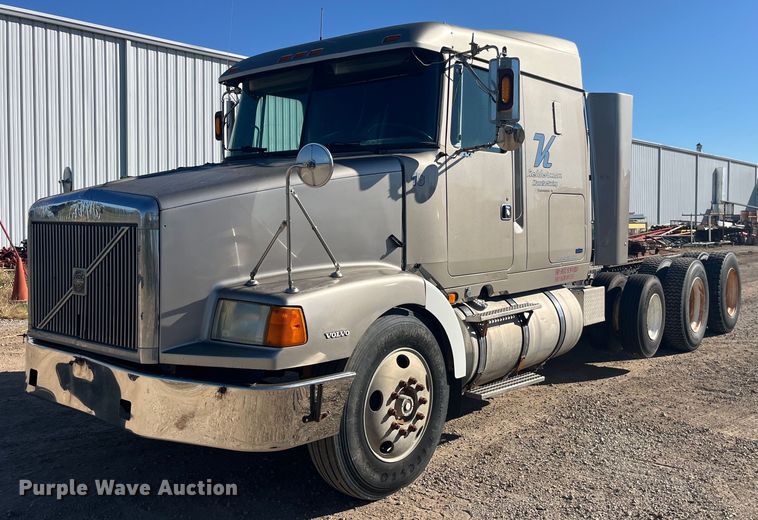1997 Volvo WIA semi truck - LC9212