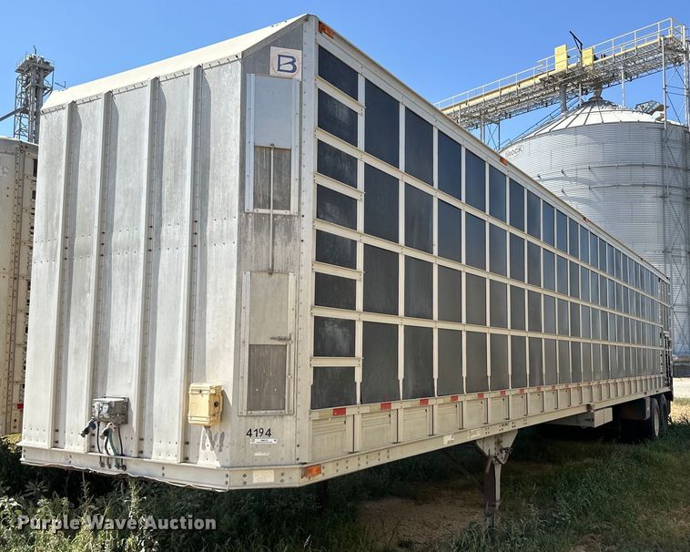 2007 Barrett livestock trailer - OM9721