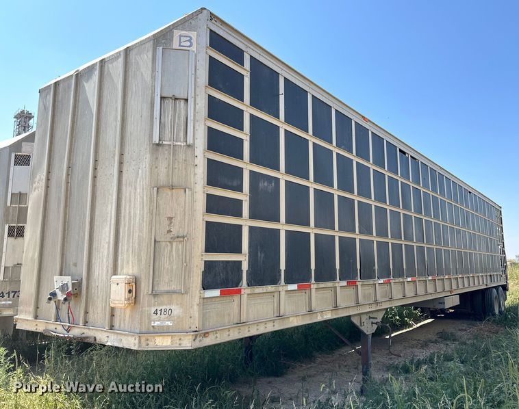 2007 Barrett livestock trailer - OM9725