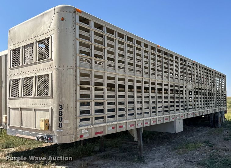 2000 Wilson livestock trailer - OM9729