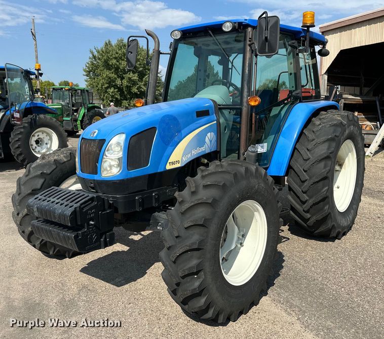 2011 New Holland T5070 MFWD tractor - DL0434