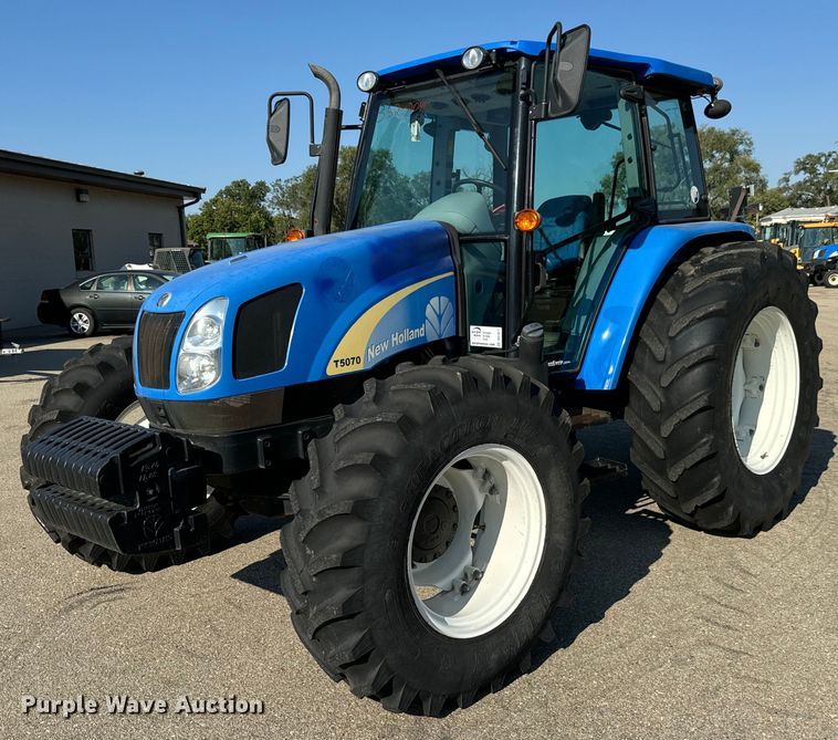 2011 New Holland T-5070 MFWD tractor - DO1671