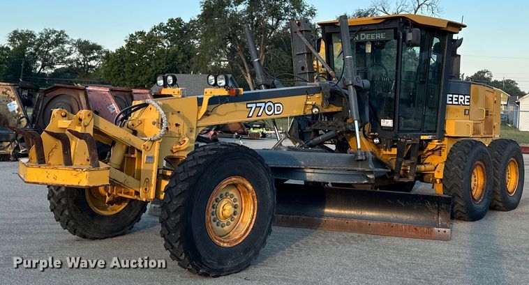 2006 John Deere 770D motor grader - DO1685