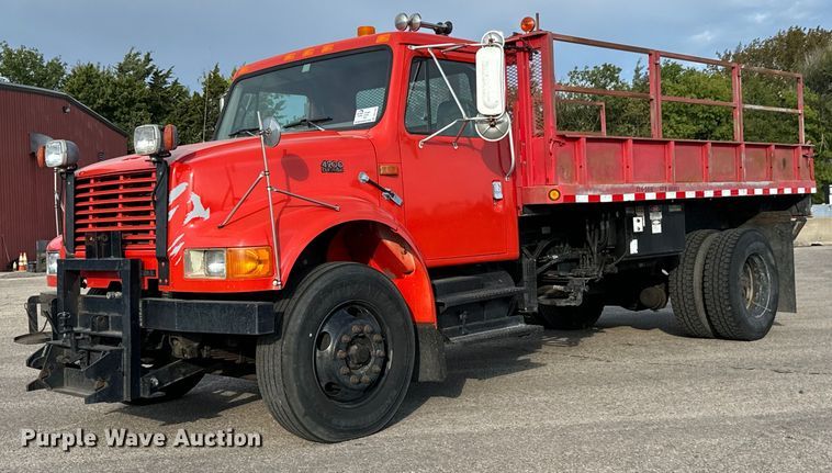1997 International 4900 scissor lift truck - DO1707