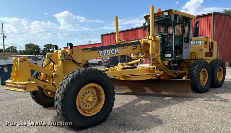 2002 John Deere 770CH motor grader - DO1730