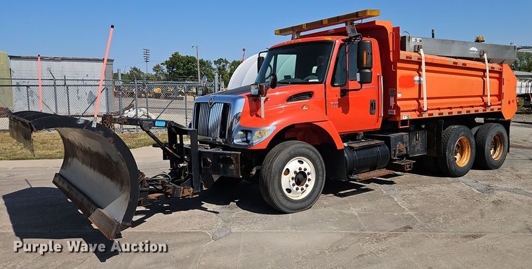 2007 International 7400 dump truck - EI8327