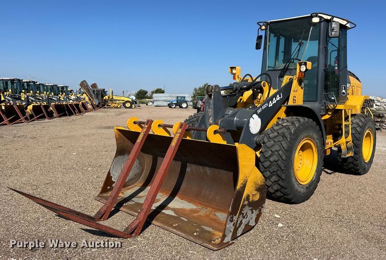 2005 John Deere 444J wheel loader - OM9700