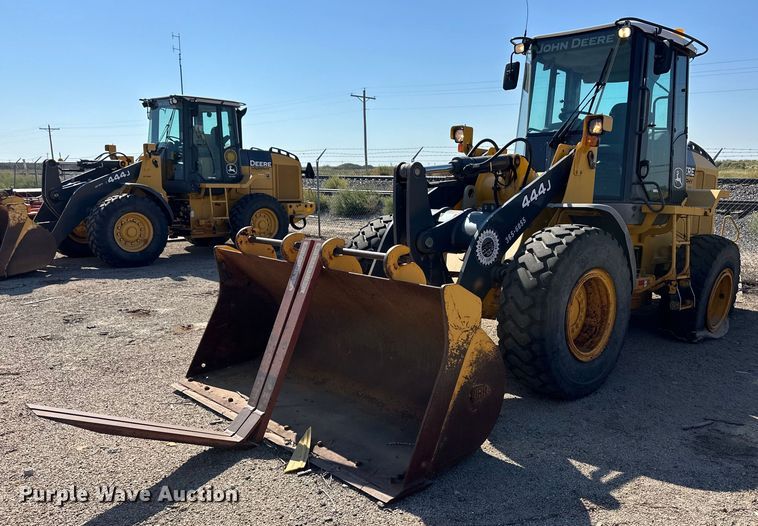 2005 John Deere 444J wheel loader - OM9703