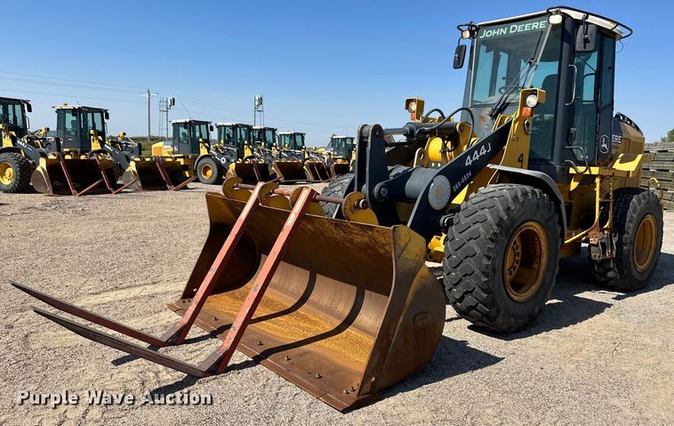 2005 John Deere 444J wheel loader - OM9707