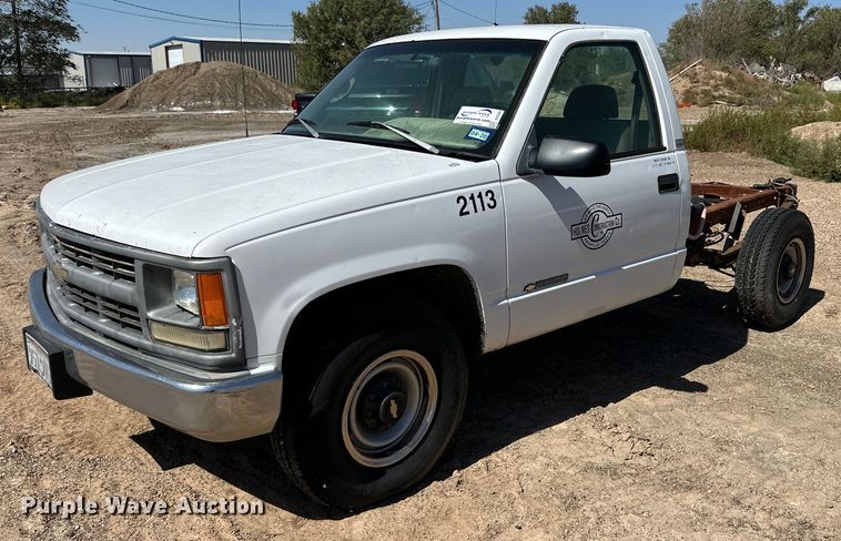 1996 Chevrolet C2500 pickup truck cab and chassis - DD3292