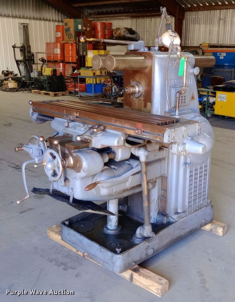Milwaukee Model KM milling machine - DH1460
