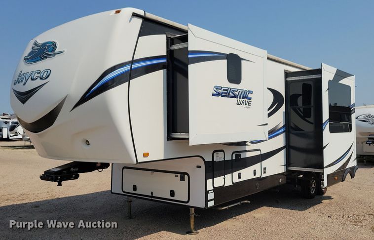 2015 Jayco Siesmic Wave 310 toy hauler camper - DN3520
