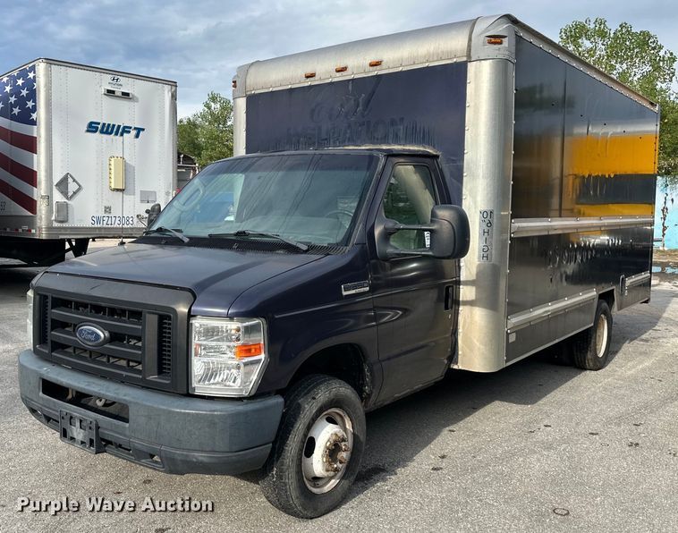 2012 Ford E350 Super Duty box truck - DR2704