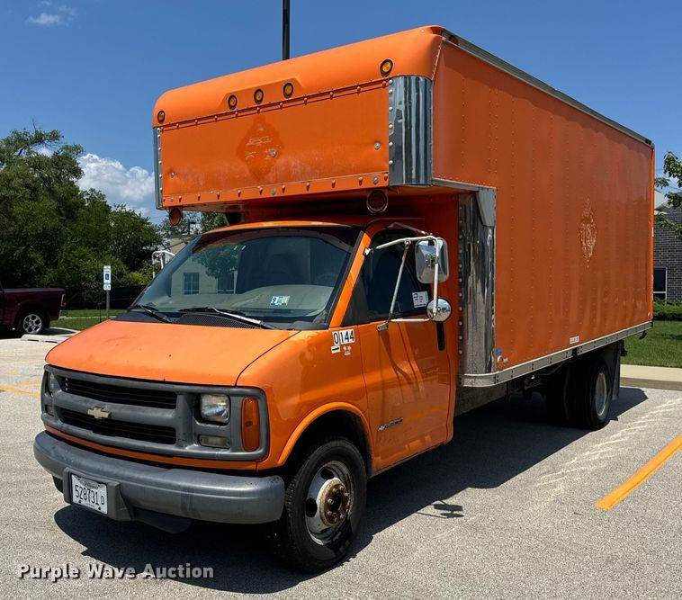 1997 Chevrolet  3500 box truck - DV5823