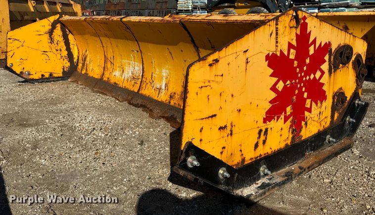 Arctic  LD10 skid steer snow pusher - DV5984