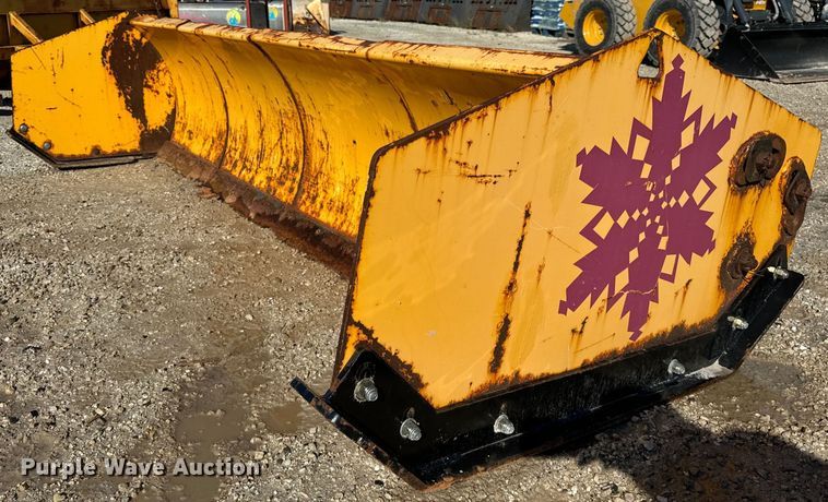 Arctic  LD10 skid steer snow pusher - DV5985