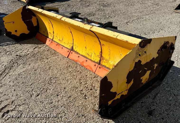 Arctic  10LD skid steer snow pusher - DV5990