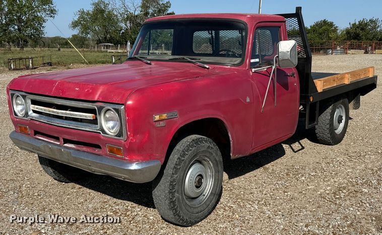 1970 International 1200D flatbed pickup truck - DX1398