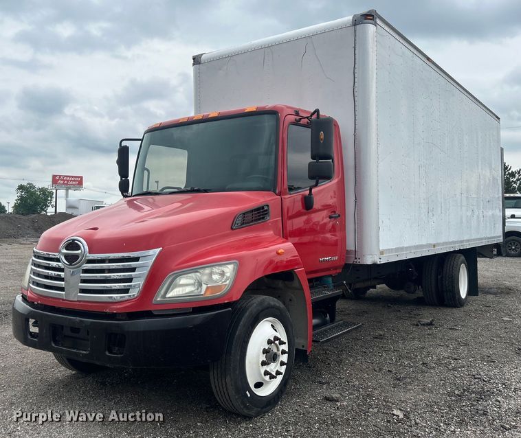 2009 Hino 268 box truck - EG0680
