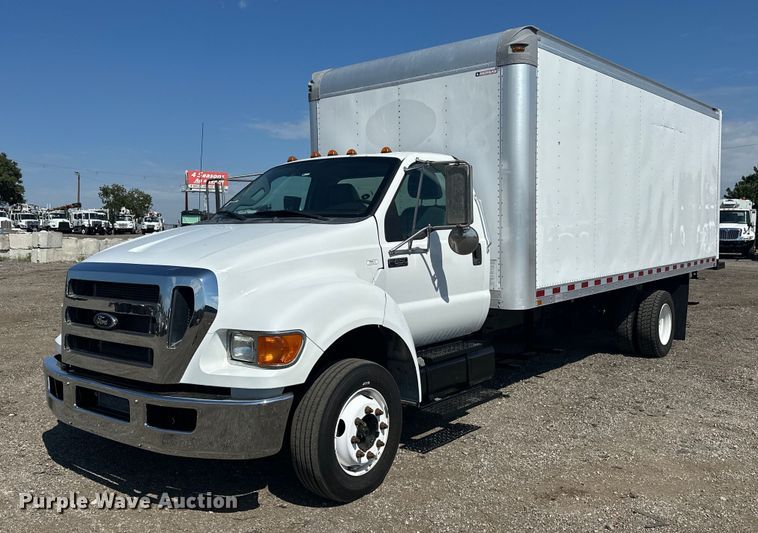 2013 Ford  F650 box truck - EG1087