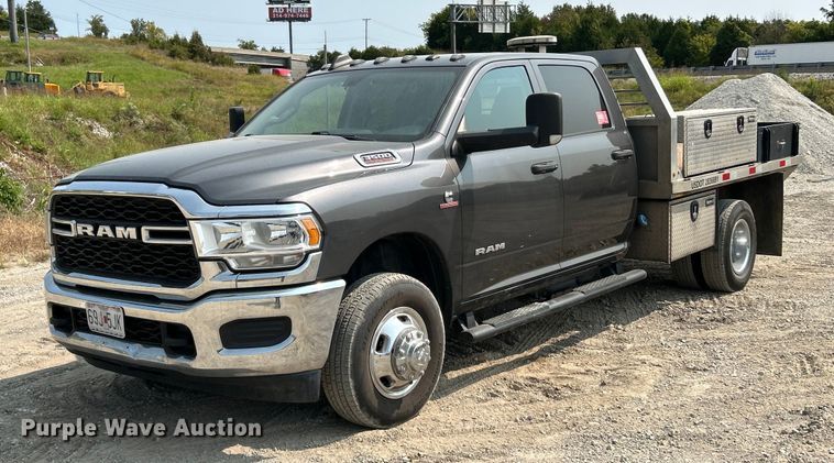 2019 Dodge  Ram 3500HD Crew Cab flatbed pickup truck - EK3312