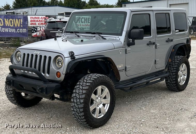 2013 Jeep Wrangler Unlimited Sahara SUV - EK3424
