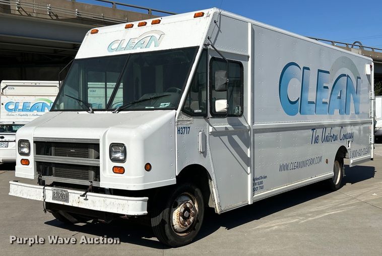 2004 Freightliner MT45 delivery van - EK3434