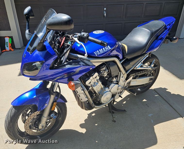 2001 Yamaha  ZF1000 motorcycle - EN0036