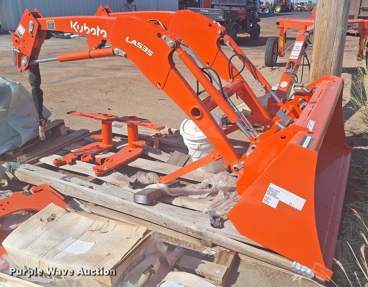 Kubota LA535 loader - EQ2322