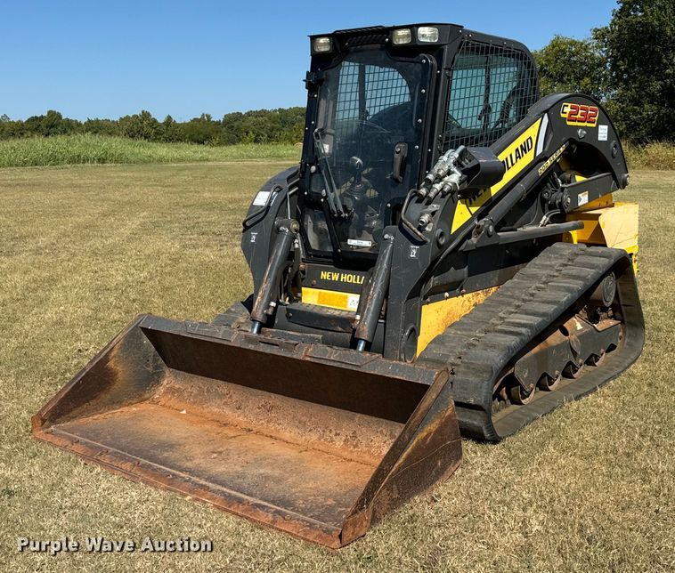 2017 New Holland C232 tracked skid steer loader - IE9146