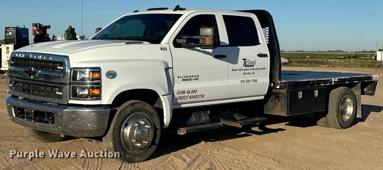2020 Chevrolet  Silverado 5500HD Crew Cab flatbed truck - MV9230
