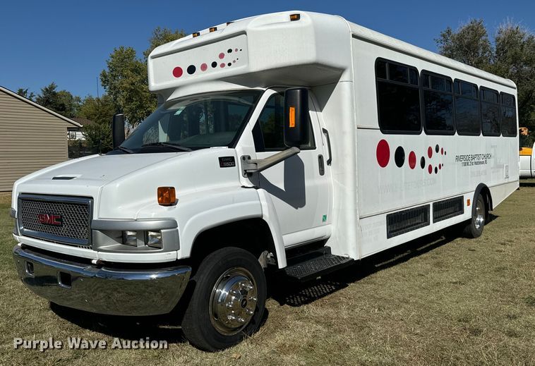 2006 GMC C5500 shuttle bus - MV9256