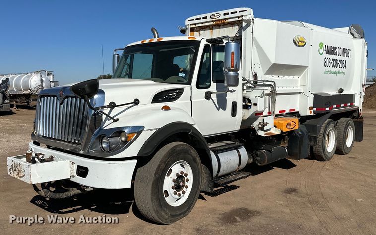2011 International 7400 refuse truck - DD3266
